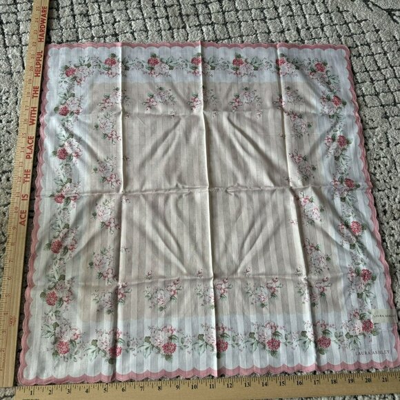 DAKS, Intermode, Laura Ashely Lot of 4 handkerchief Made in Japan 18 X 18 New - Picture 12 of 13